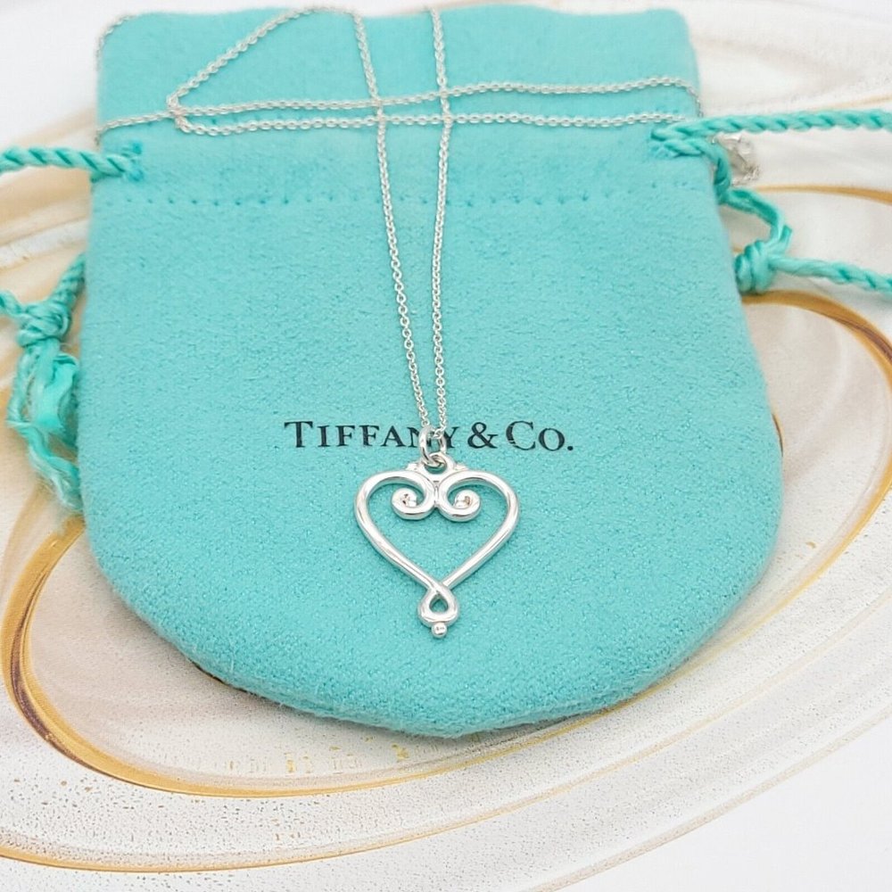 NEW, NEVER WORN!!! Tiffany & Co Silver Picasso Venezia Goldoni Necklace